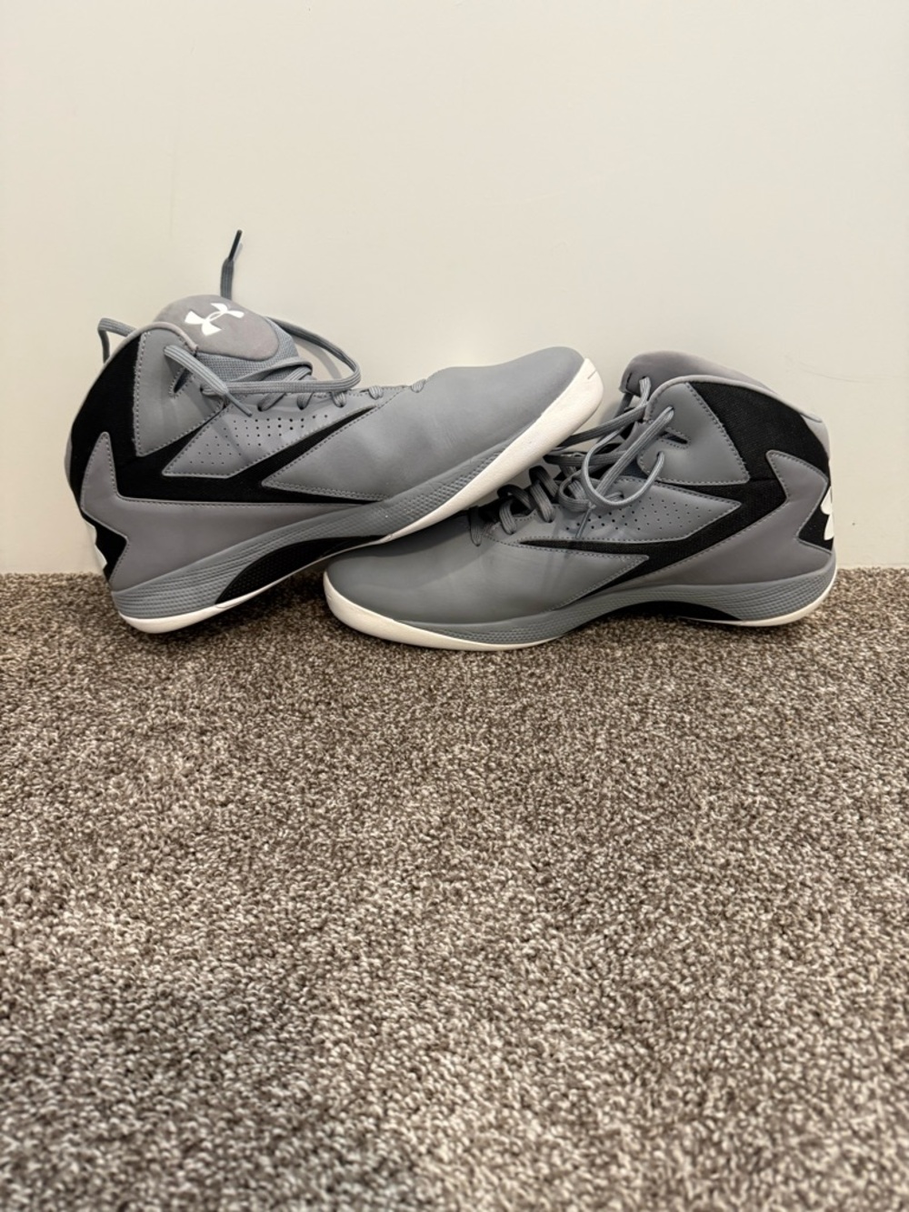 Under Armour basketball shoes - size 15 - Picture 2 of 7